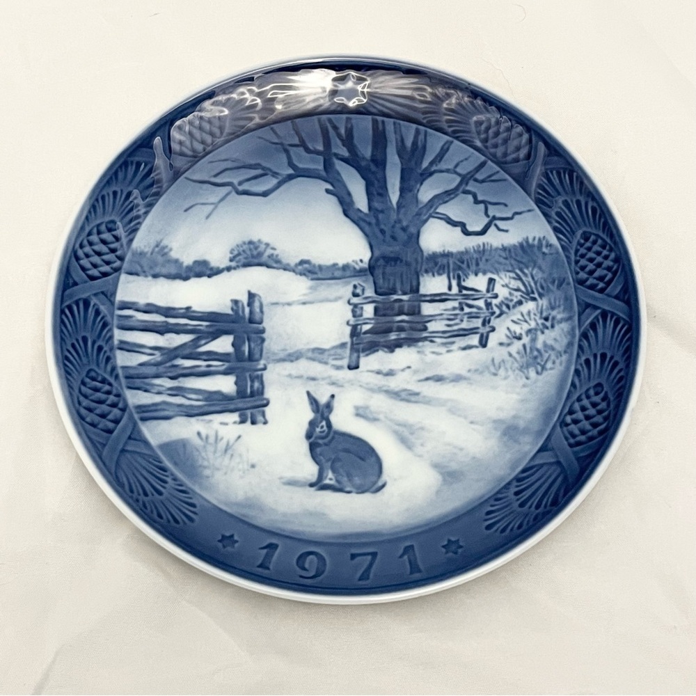 Royal Copenhagen Blue Hanging Collector Plate 1971 Hare In Winter